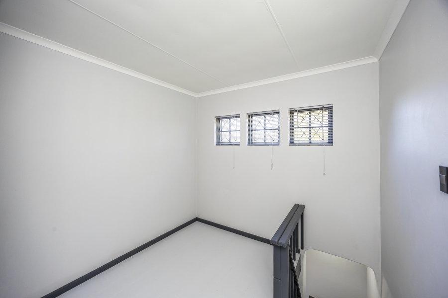 To Let 3 Bedroom Property for Rent in Beacon Bay Eastern Cape